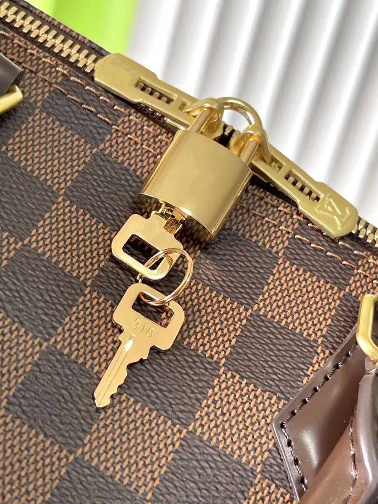 Brown speedy