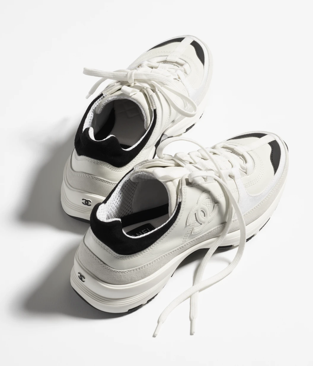 25A white sneaker