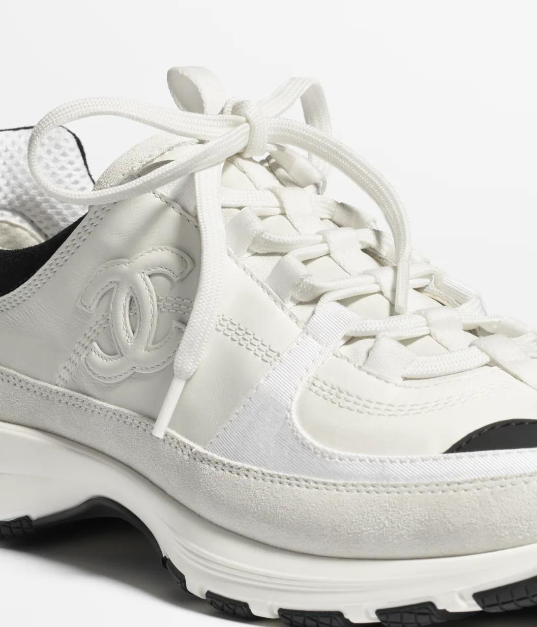 25A white sneaker