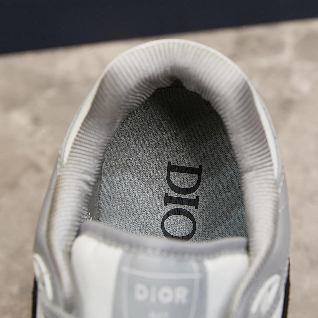 B57 Dribble Low-Top Sneaker