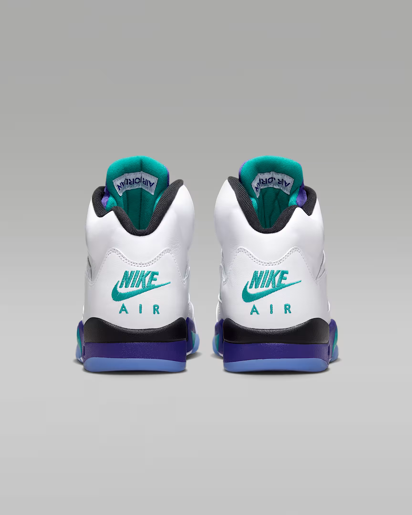 High-top white and purple grapes