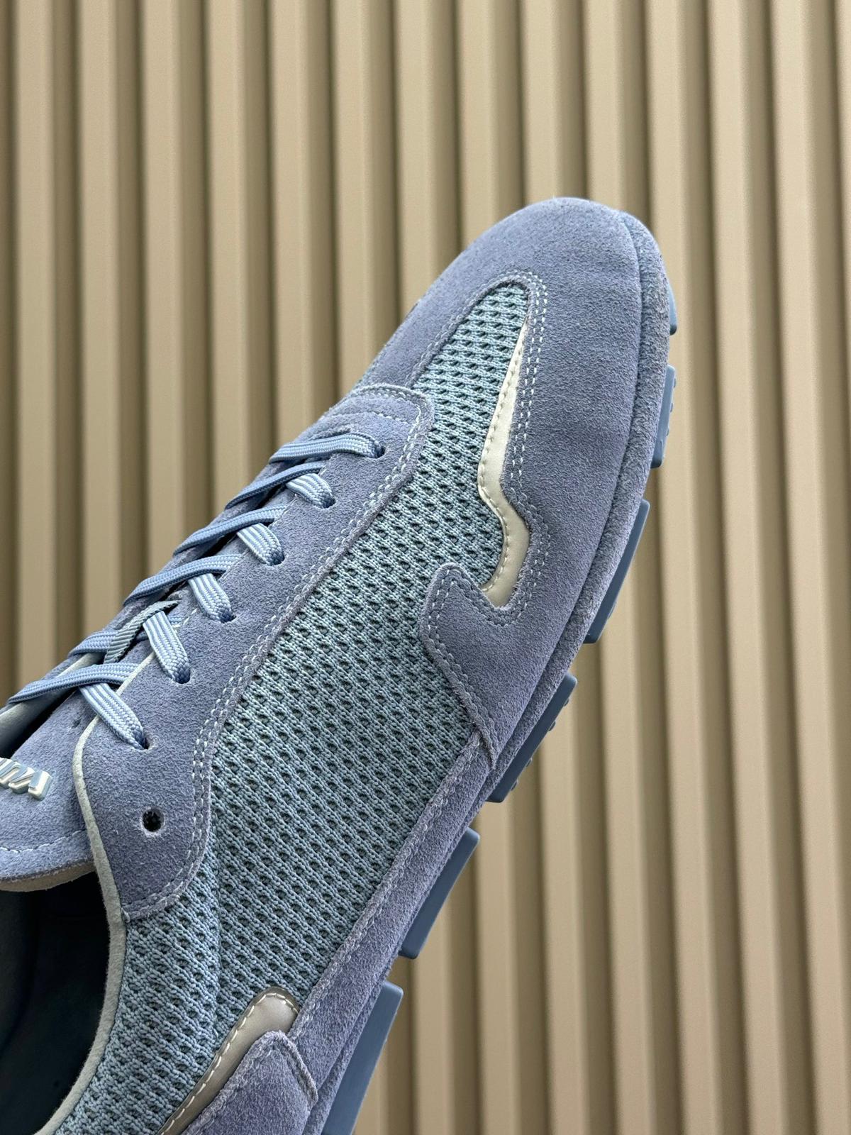 Rally Sneaker