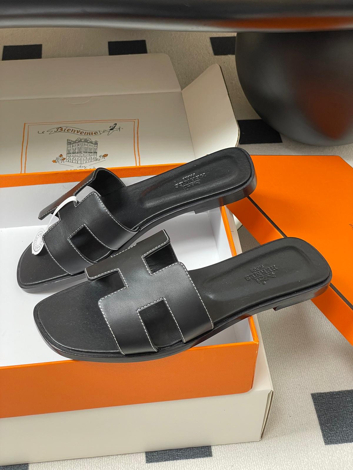 Oran sandal