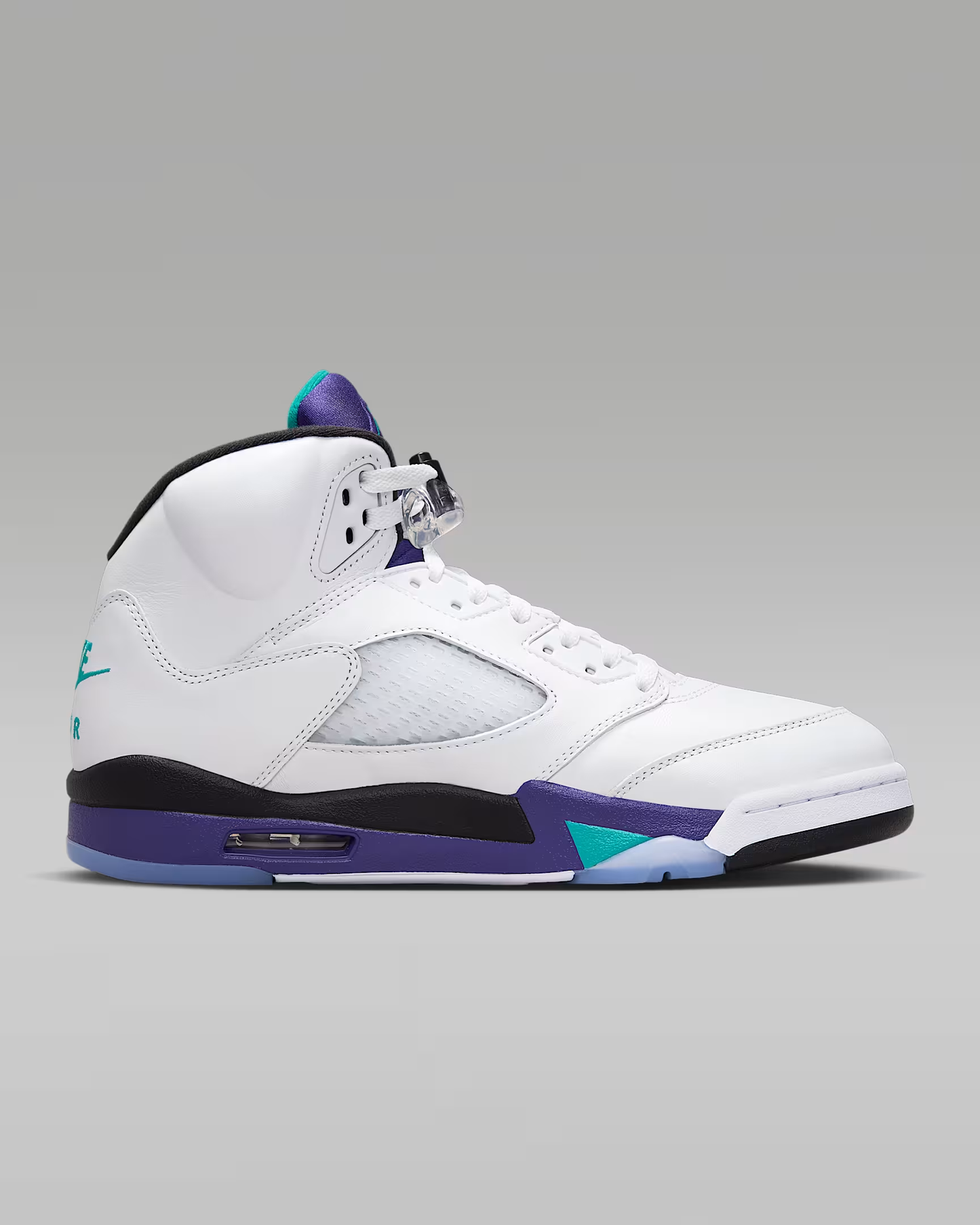 High-top white and purple grapes