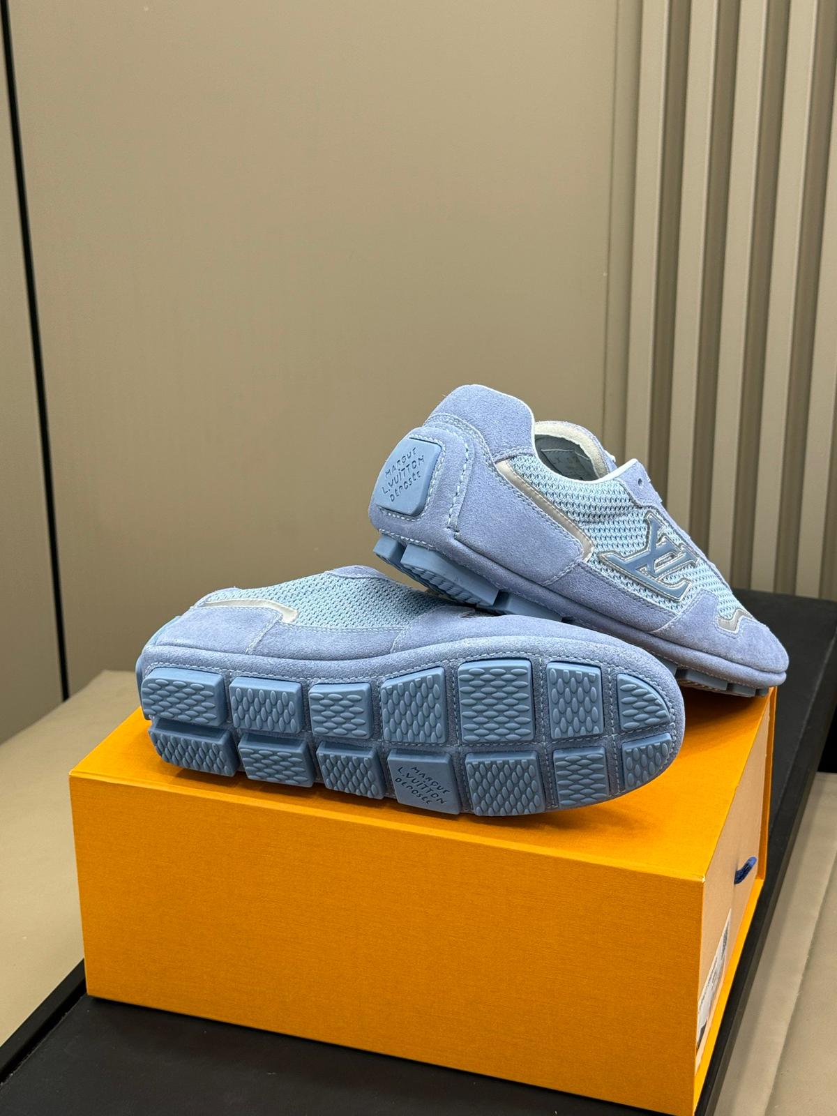Rally Sneaker