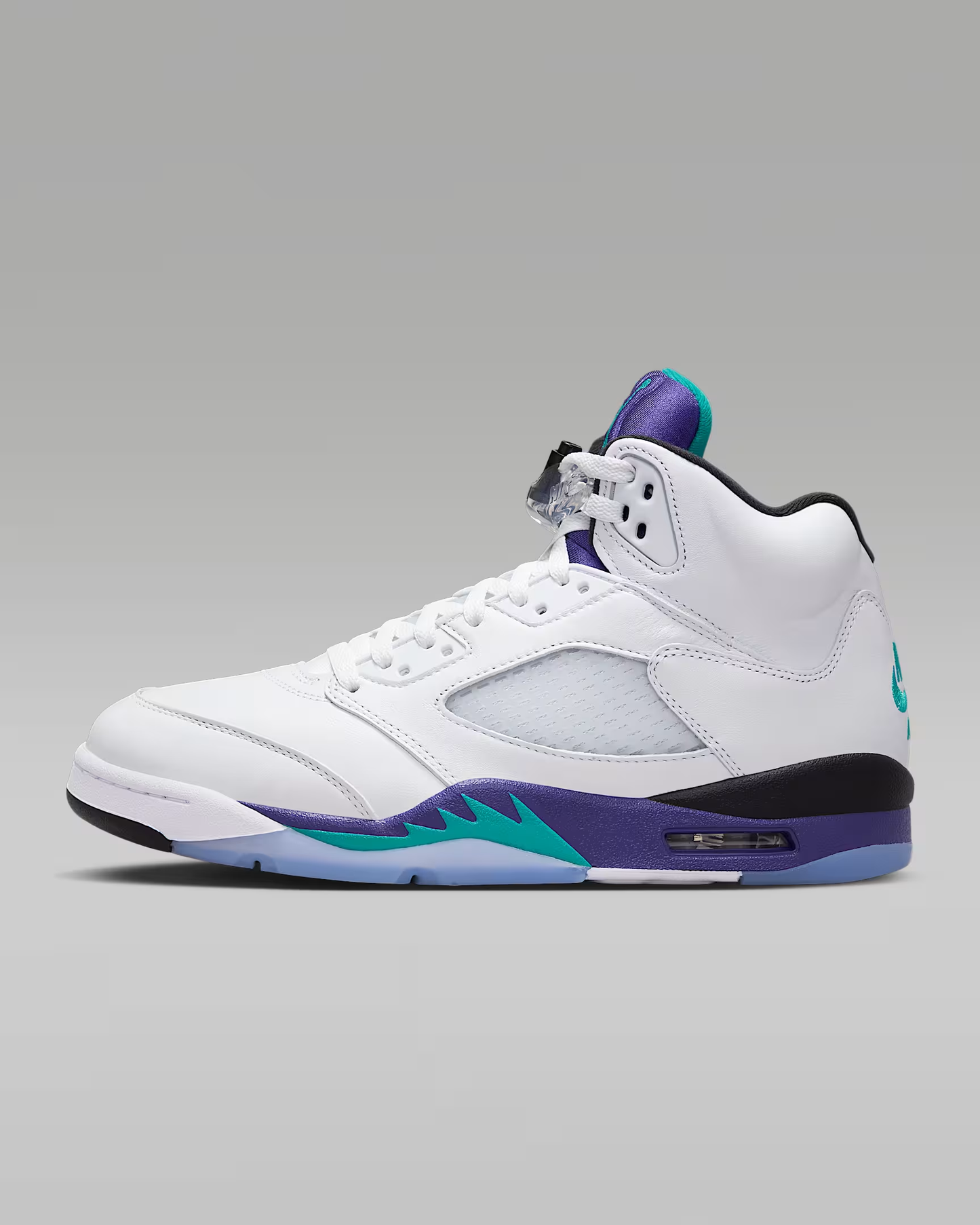 High-top white and purple grapes