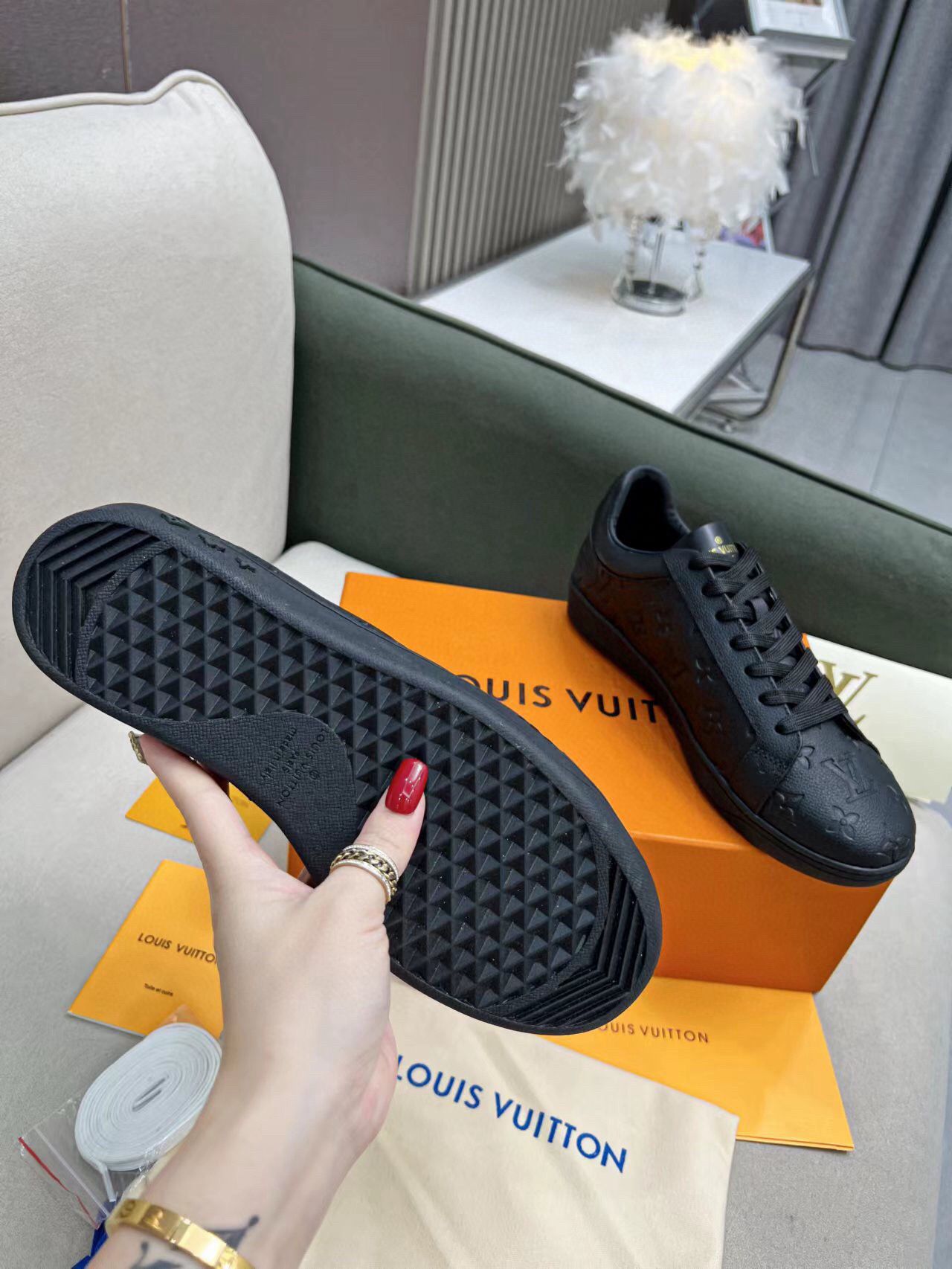 Cowhide embossed sneakers