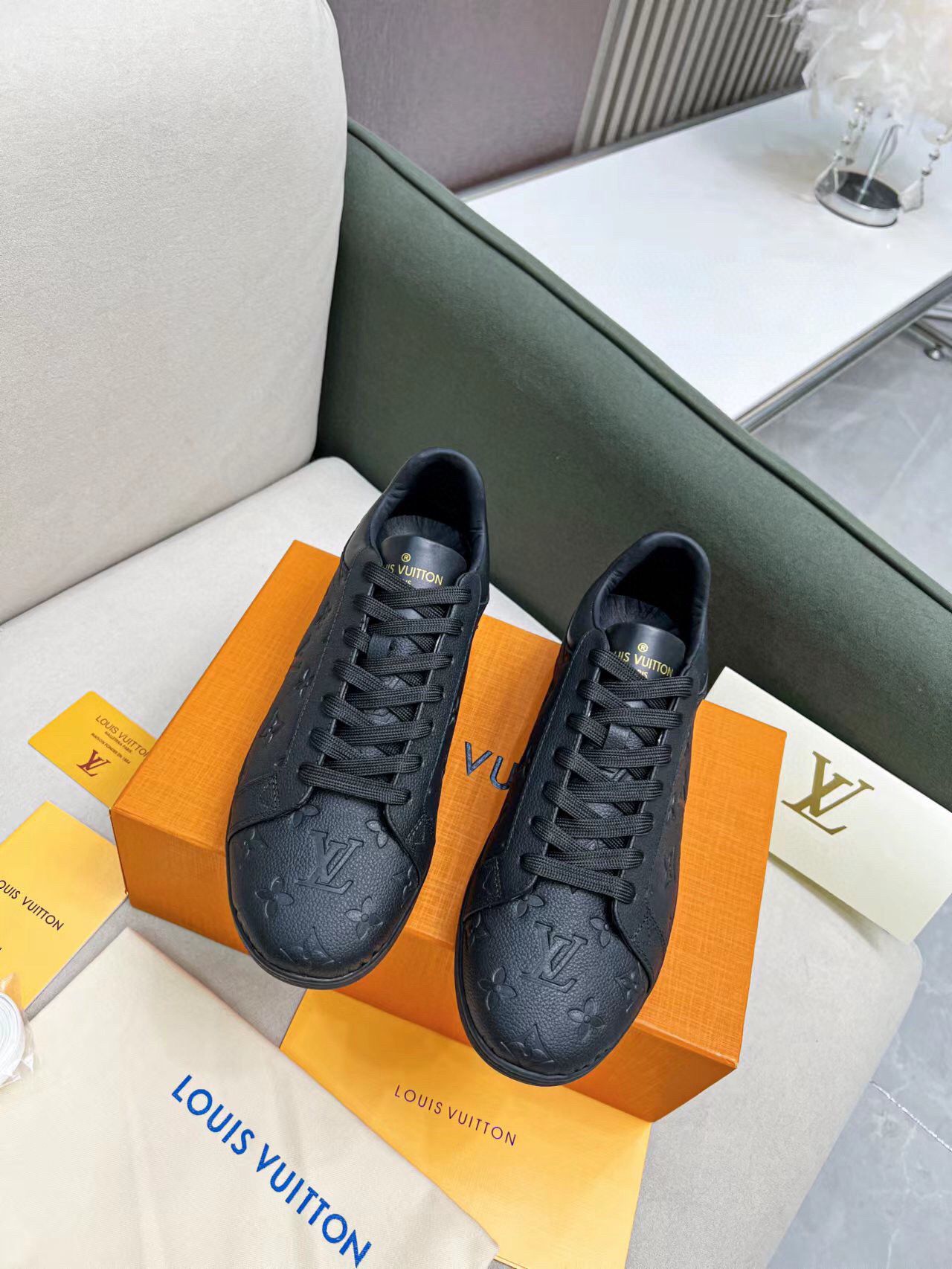 Cowhide embossed sneakers