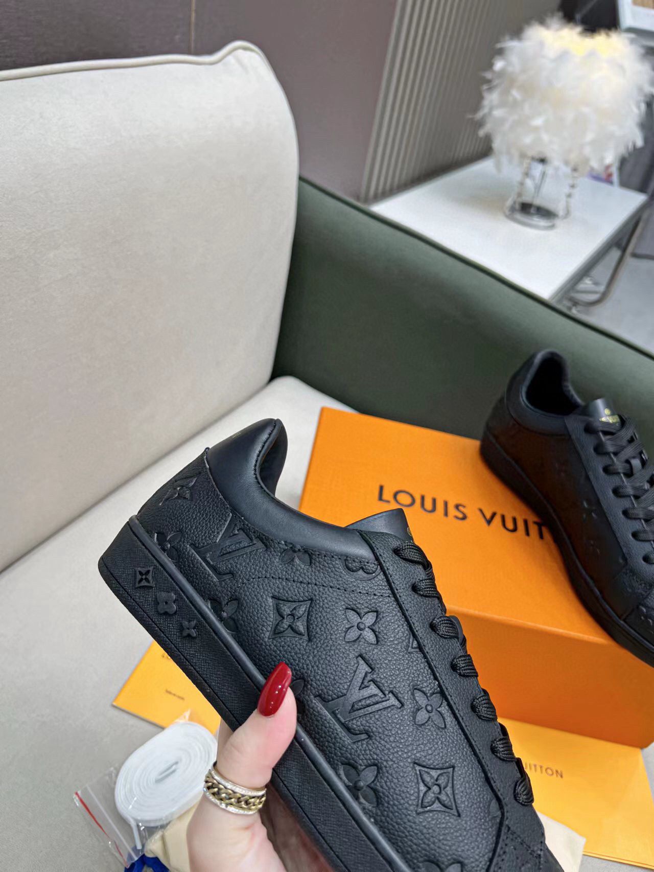 Cowhide embossed sneakers