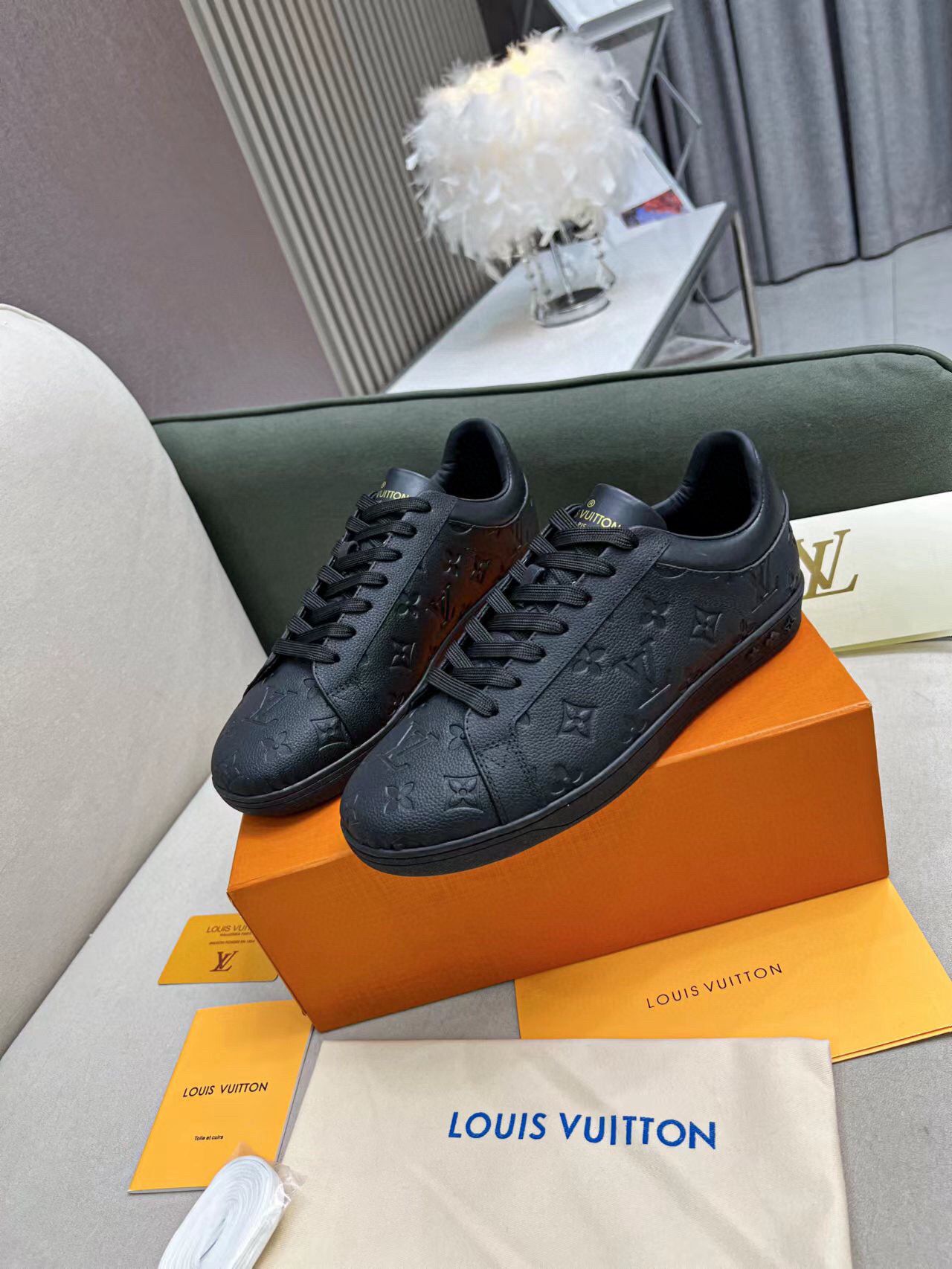 Cowhide embossed sneakers