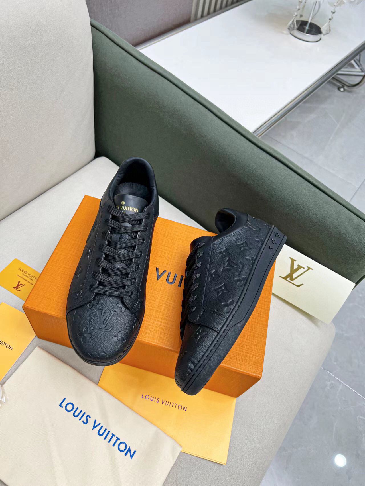 Cowhide embossed sneakers
