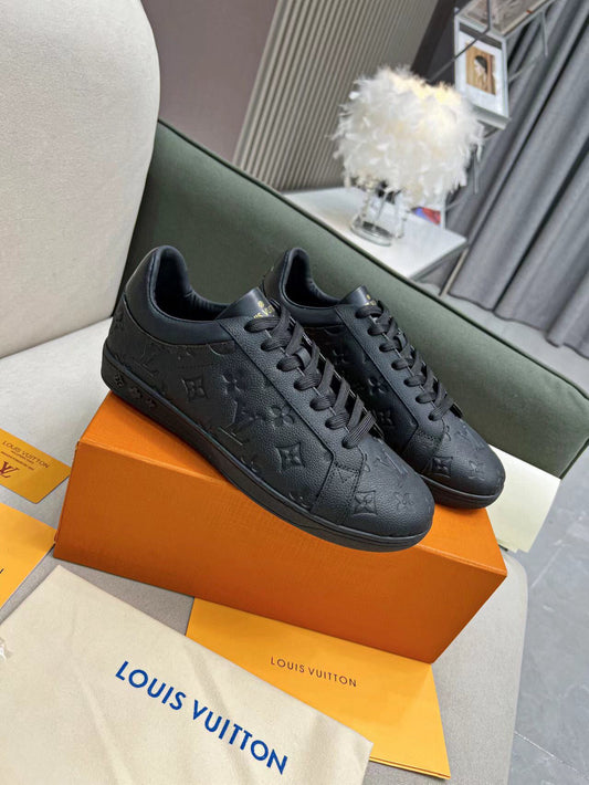 Cowhide embossed sneakers