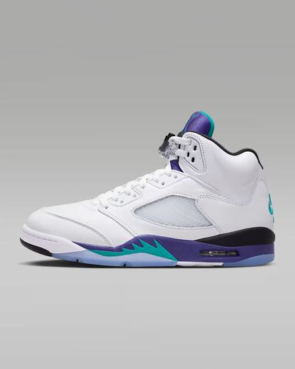 High-top white and purple grapes